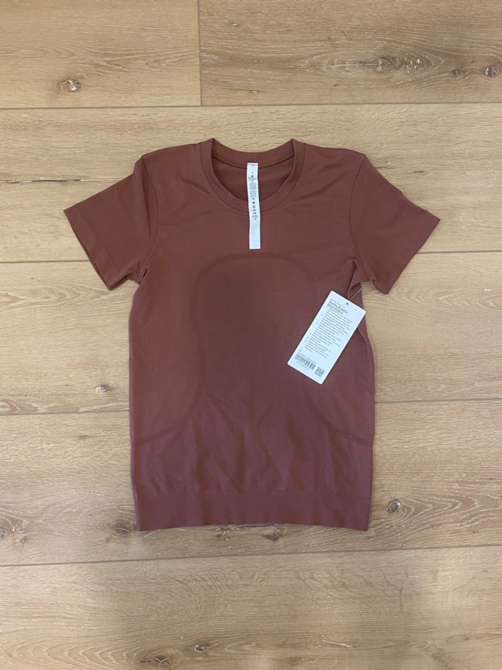 BRAND NEW lululemon athletica Swiftly Breathe Short Sleeve Tee size 2